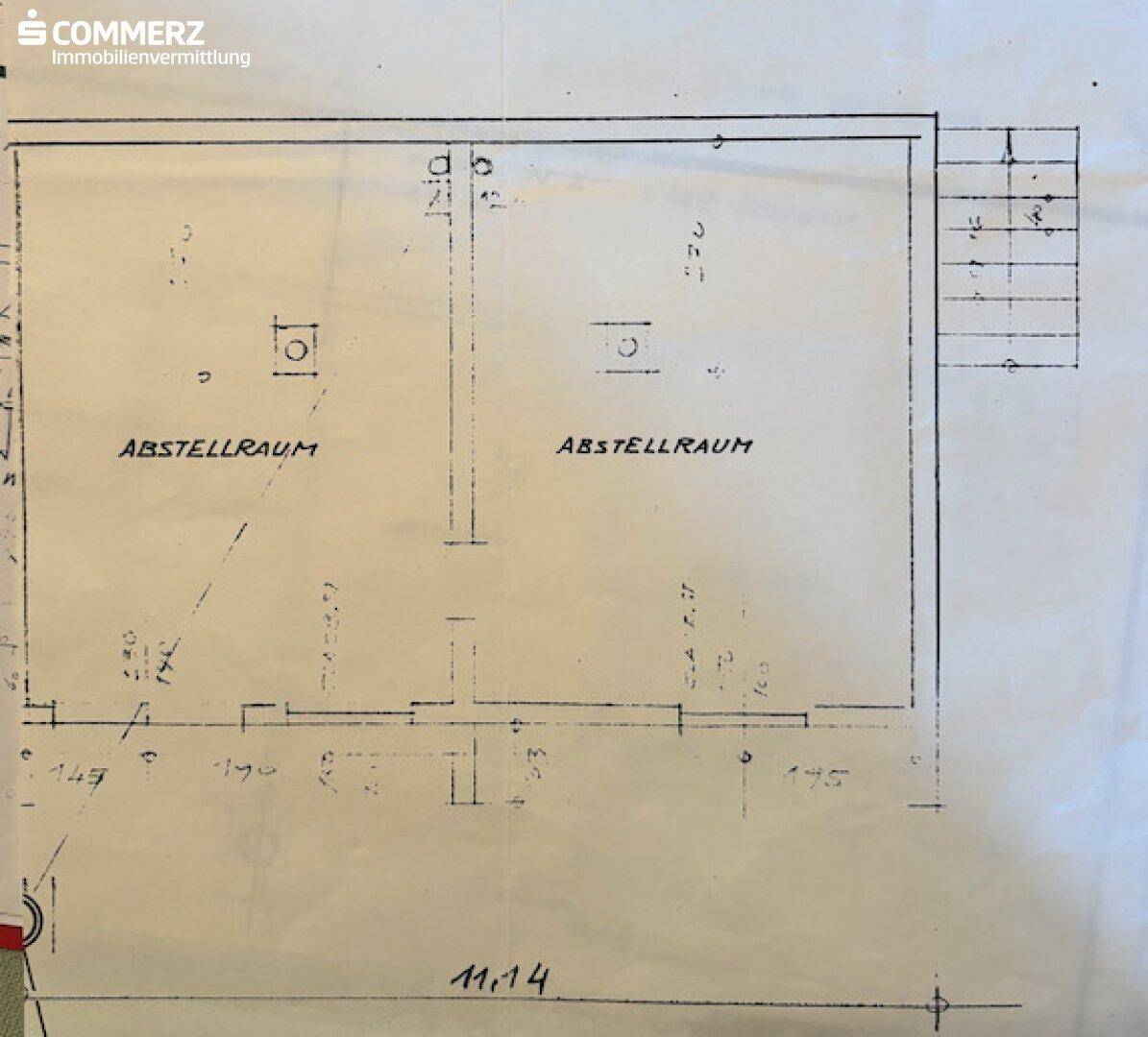 Handgezeichneter Grundriss mit zwei Abstellräumen und Maßangaben.