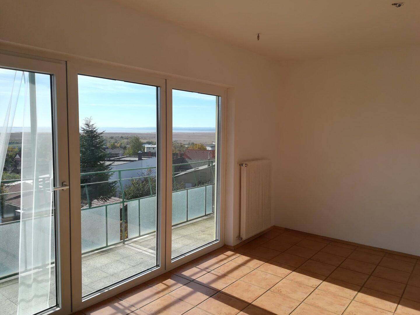 Wohnraum+Balkon