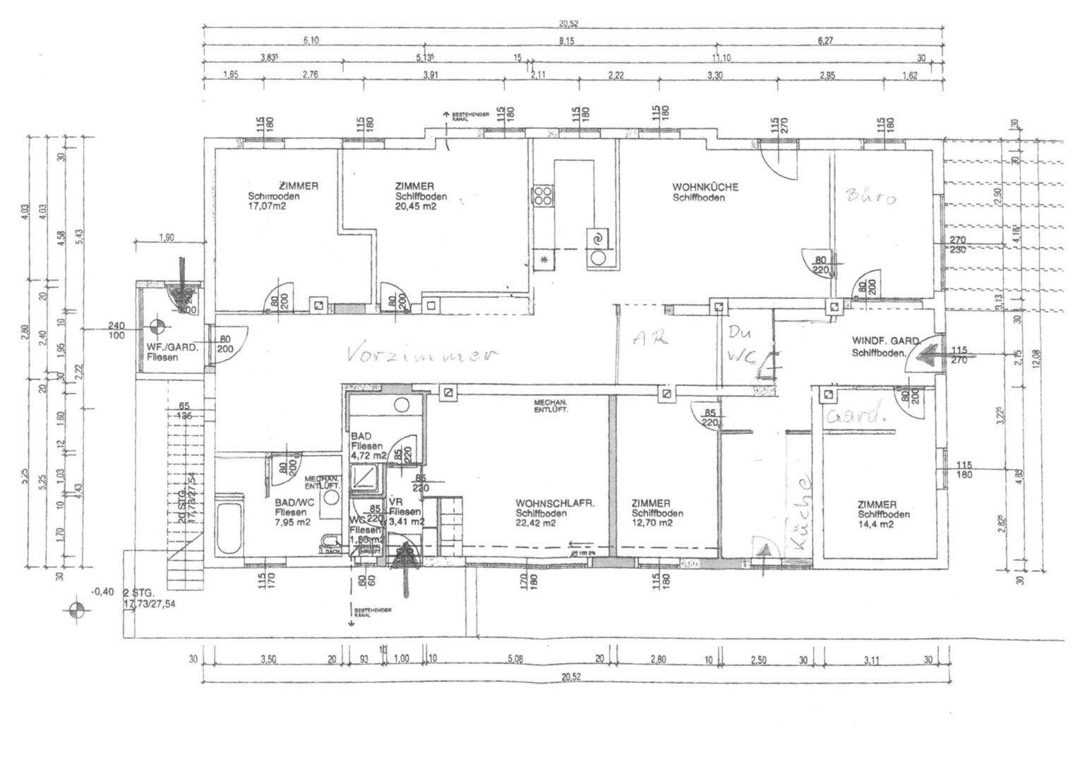 Detaillierter Grundriss mit Raumaufteilung und Flächenangaben für das Erdgeschoss.
