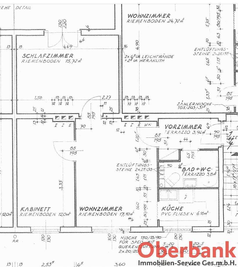 Detaillierter Grundriss der Wohnung mit Aufteilung in Schlafzimmer, Wohnzimmer und Küche.