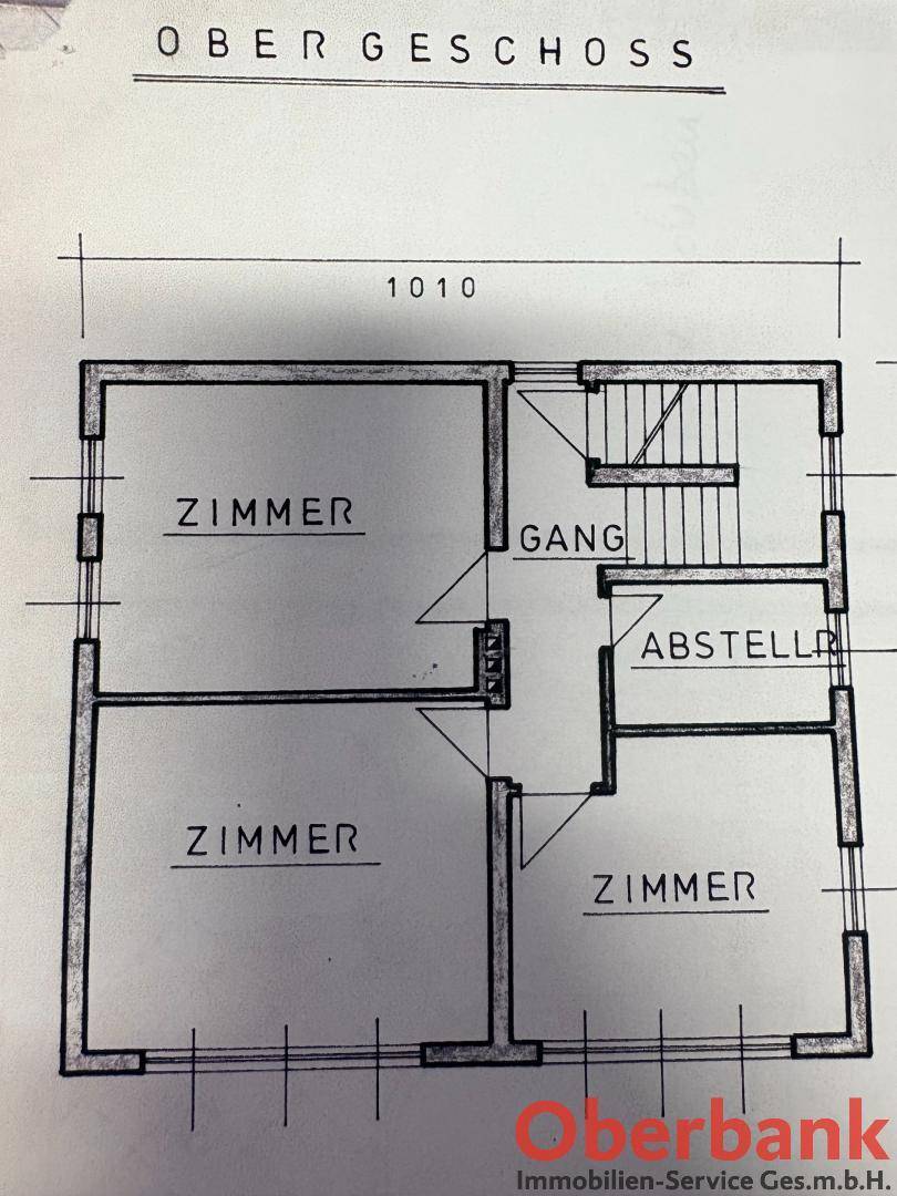 Grundriss des Obergeschosses mit drei Zimmern und einem Flur.