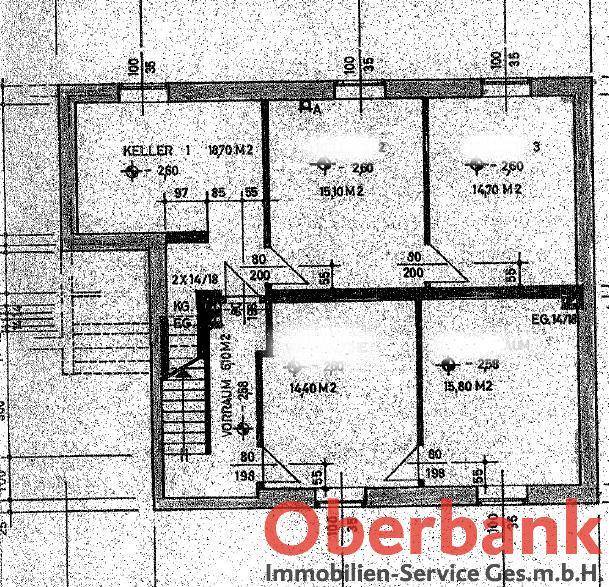 Grundriss des Kellers mit mehreren Abstellräumen und Treppenaufgang.