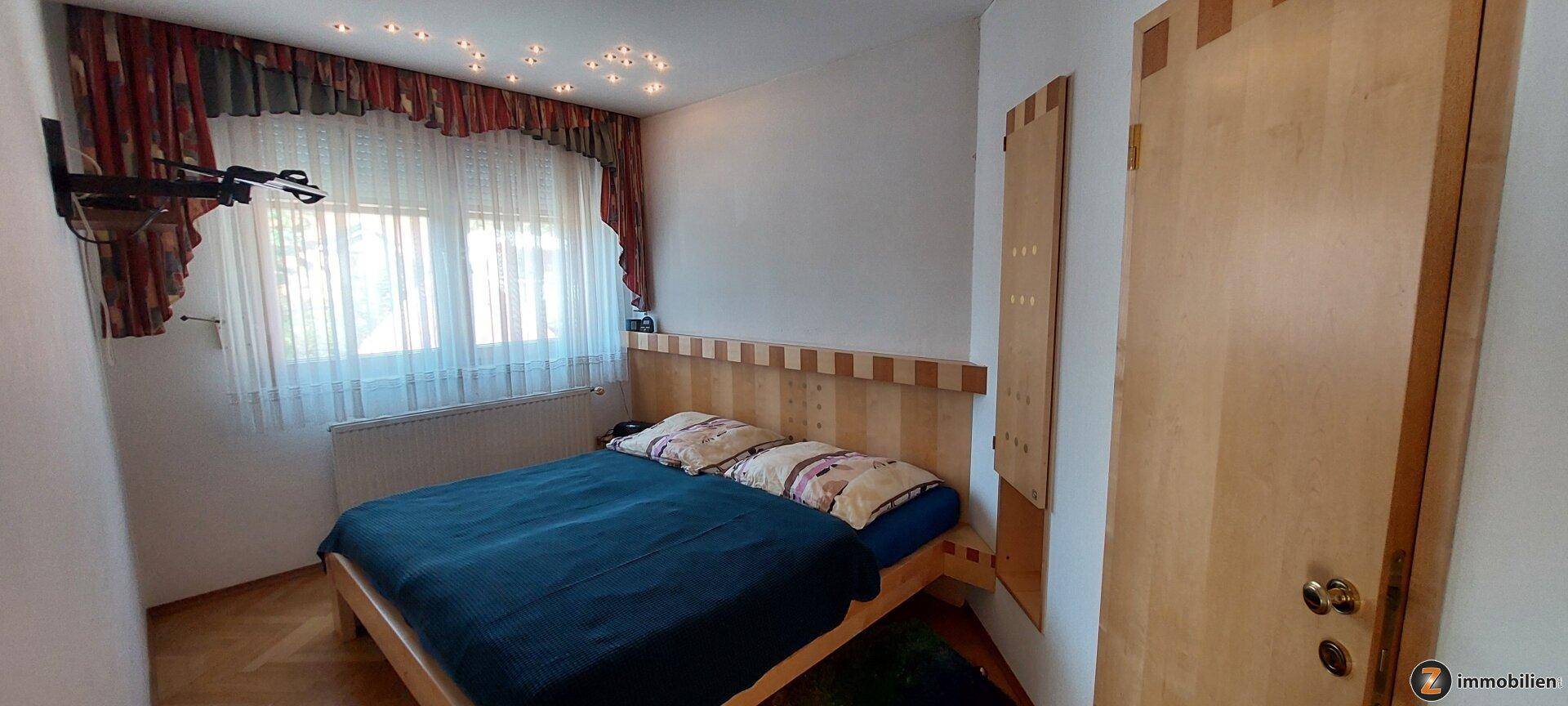 OG Schlafzimmer mit Schrankraum