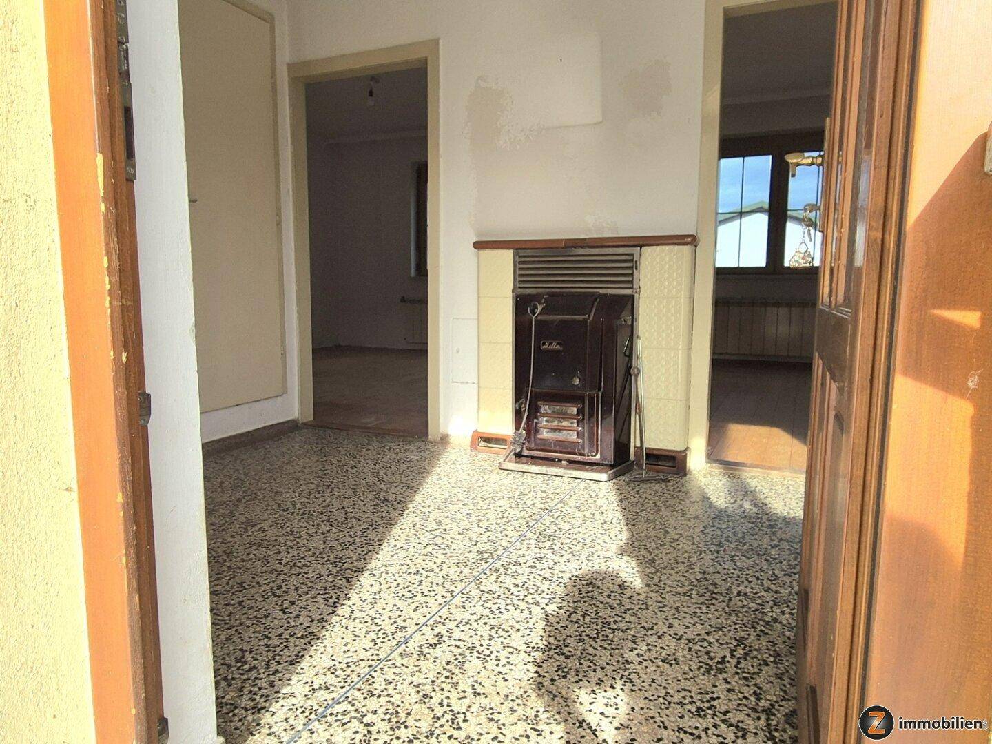 Vorraum mit Kaminofen