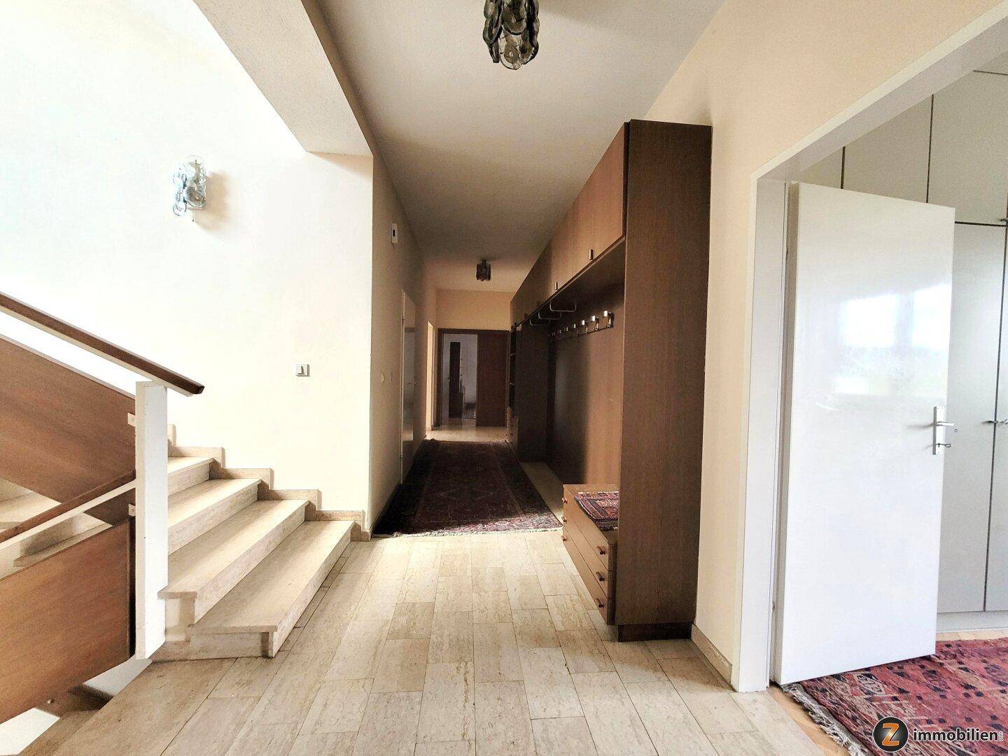 Großzügiges Wohnhaus mit Lift und viel Potential - Ansicht 6