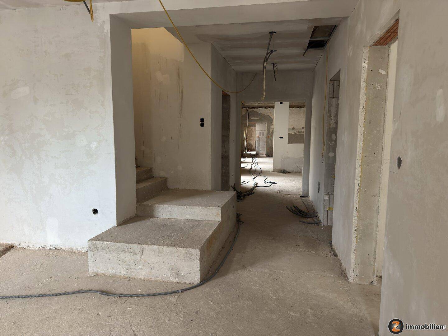 Stegersbach: Neubau mit 4 geplanten Wohnungen im Rohbauzustand – pohled 3