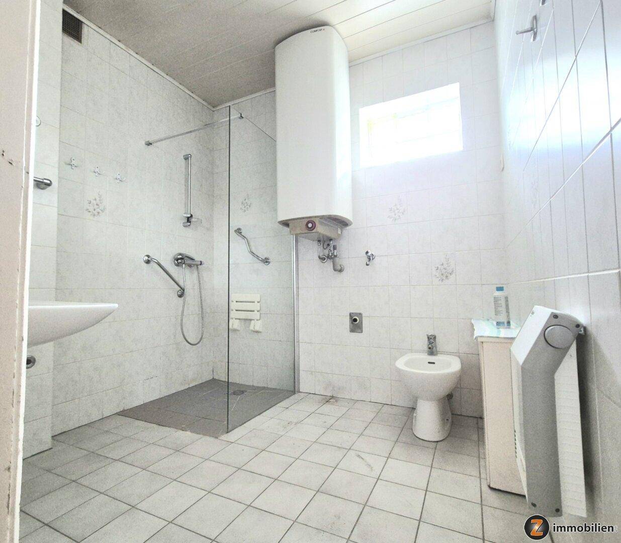 Gepflegtes Wohnhaus mit hoher Privatsphäre und Ausblick! - Więcej