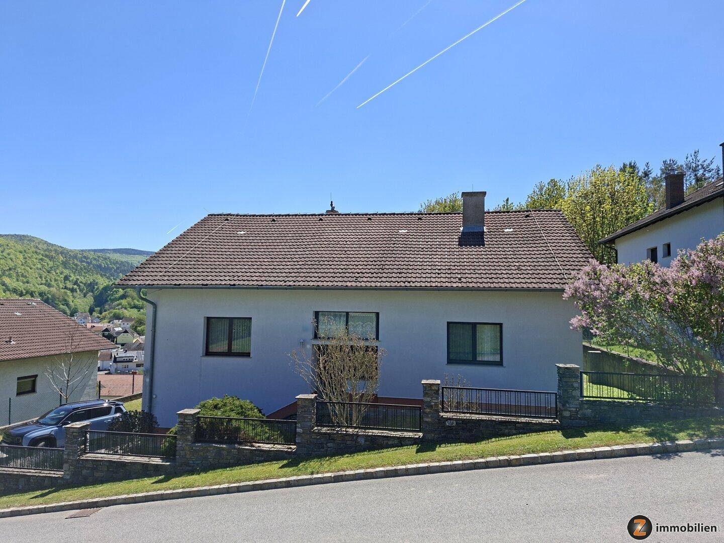 Gepflegtes Ein- Zweifamilienhaus mit traumhaften Ausblick - Vista 3