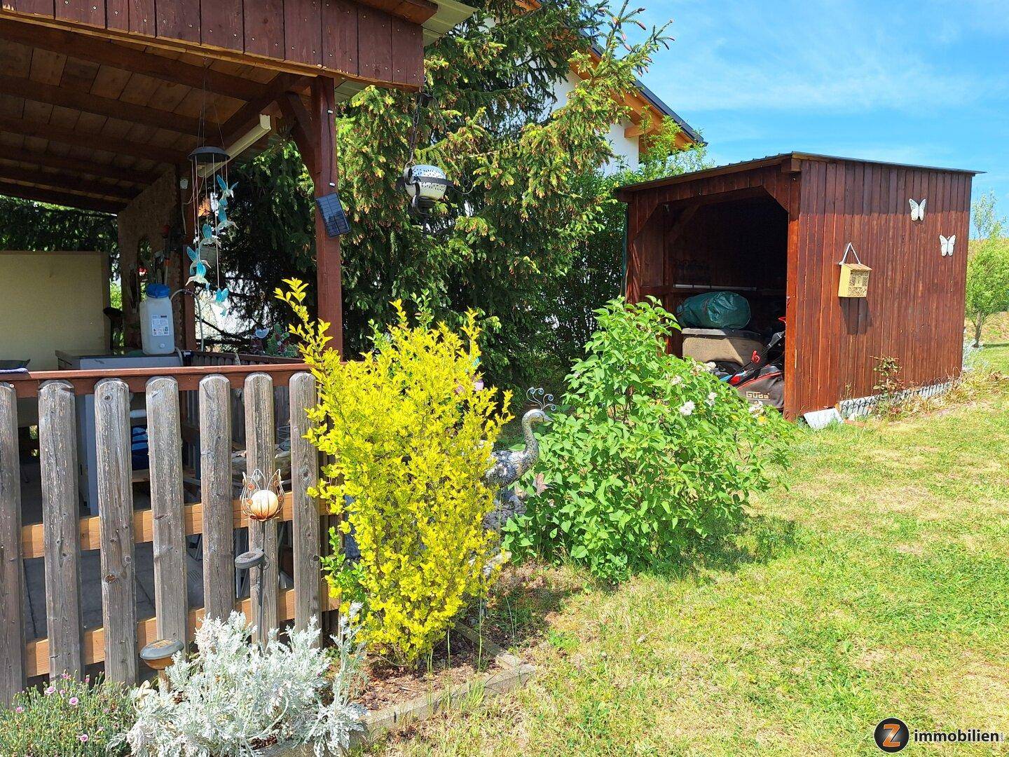 Weinidylle Eisenberg: Baugrundstück mit Gartenhaus - Ansicht 2