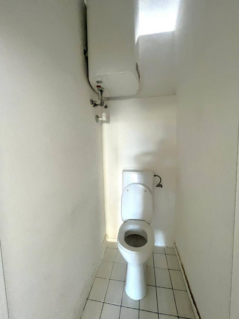 separates WC