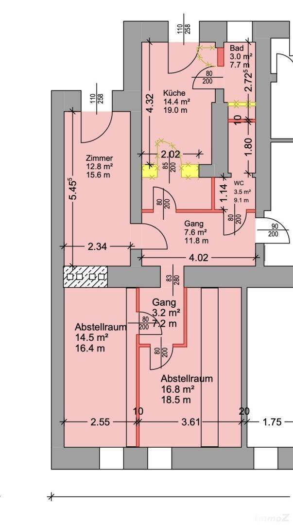 Grundrissplan zeigt die Raumaufteilung mit Küche, Bad und Abstellräumen.
