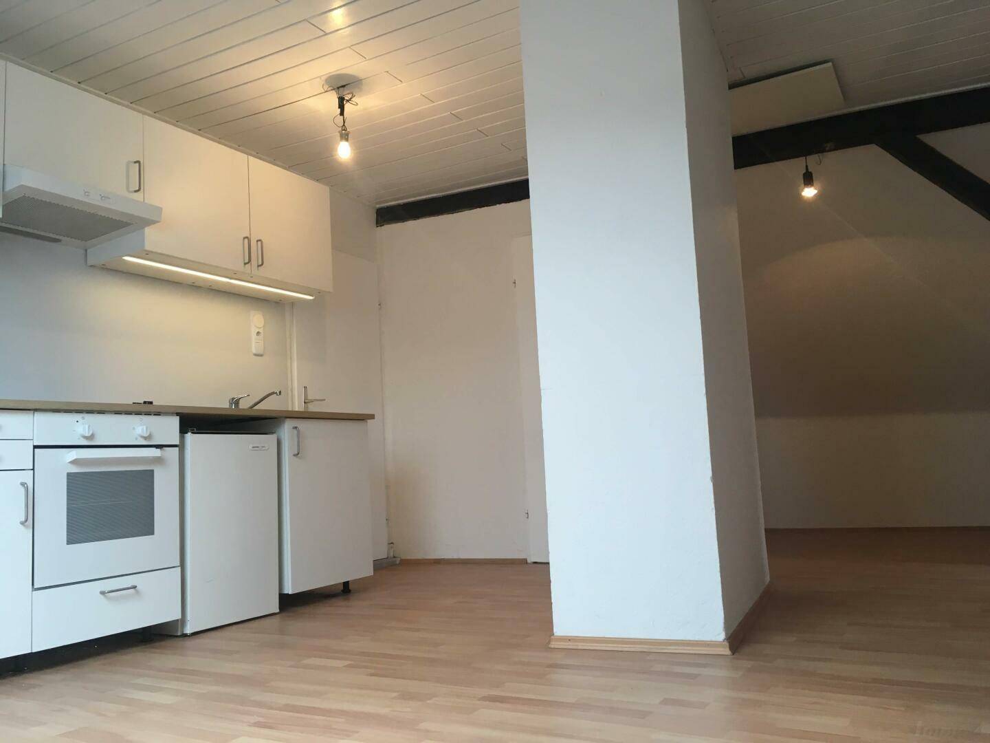Ruhige Dachgeschosswohnung in Top-Lage, WG tauglich!!!! – sofort beziehbar! - Prikaz 4