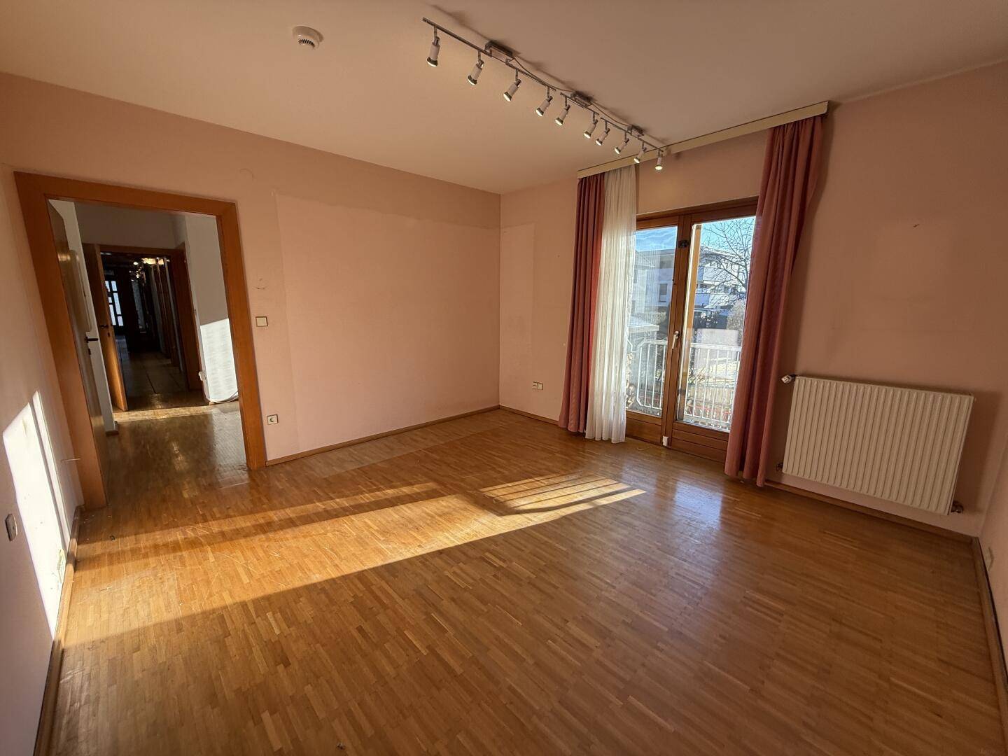 Schlafzimmer Balkon begehbares Ankleidezimmer