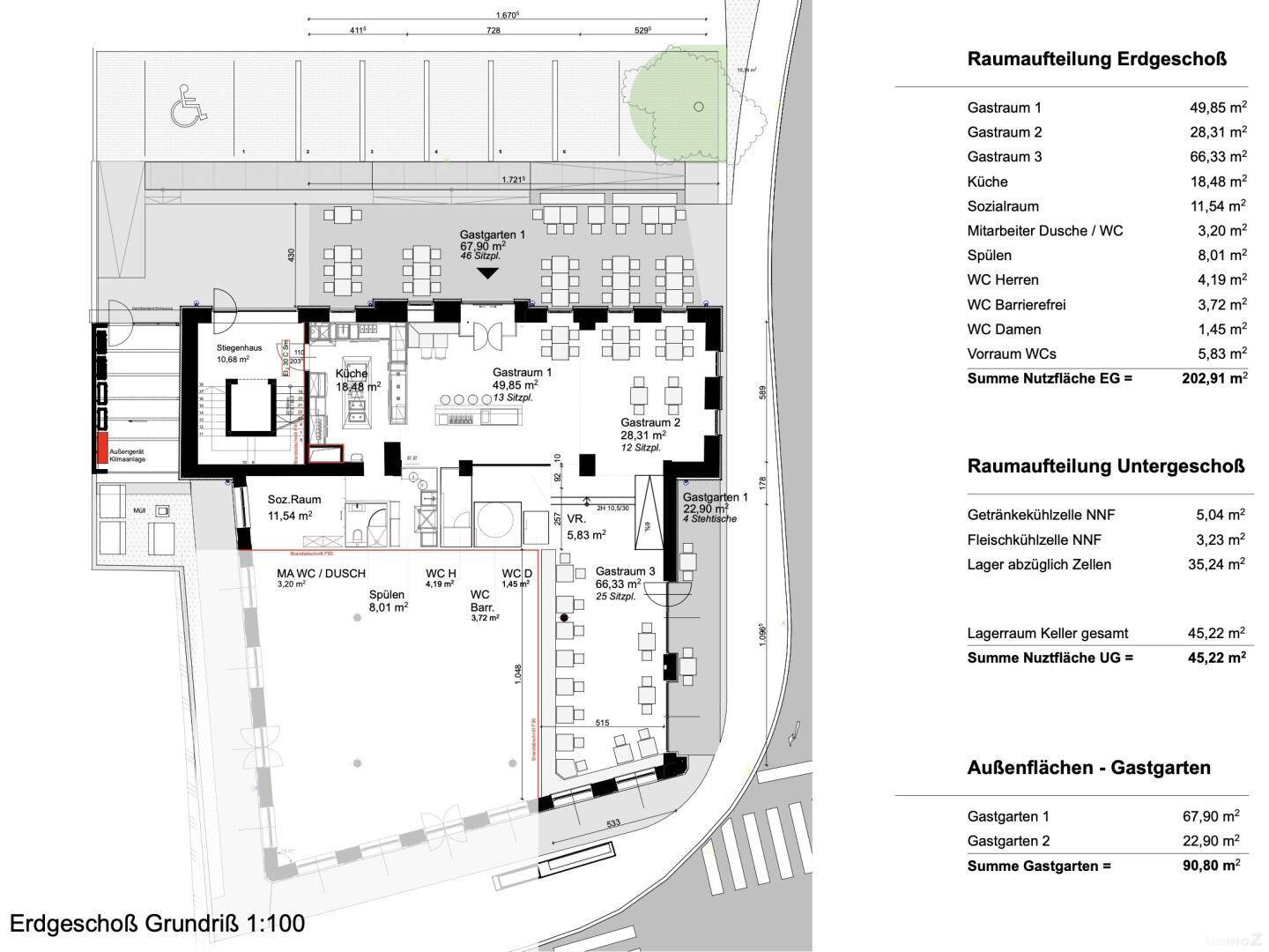 Detaillierter Grundriss des Erdgeschosses mit Gasträumen, Küche und Außenbereichen, inklusive Parkplätzen.