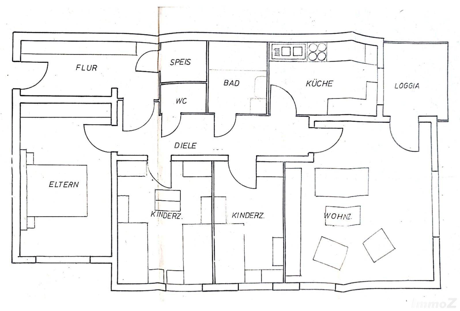 Grundriss einer Wohnung mit mehreren Zimmern, Küche, Bad und Loggia.