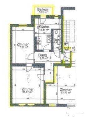 Grundriss einer Wohnung mit drei Zimmern, separater Küche, Bad und Balkonzugang.