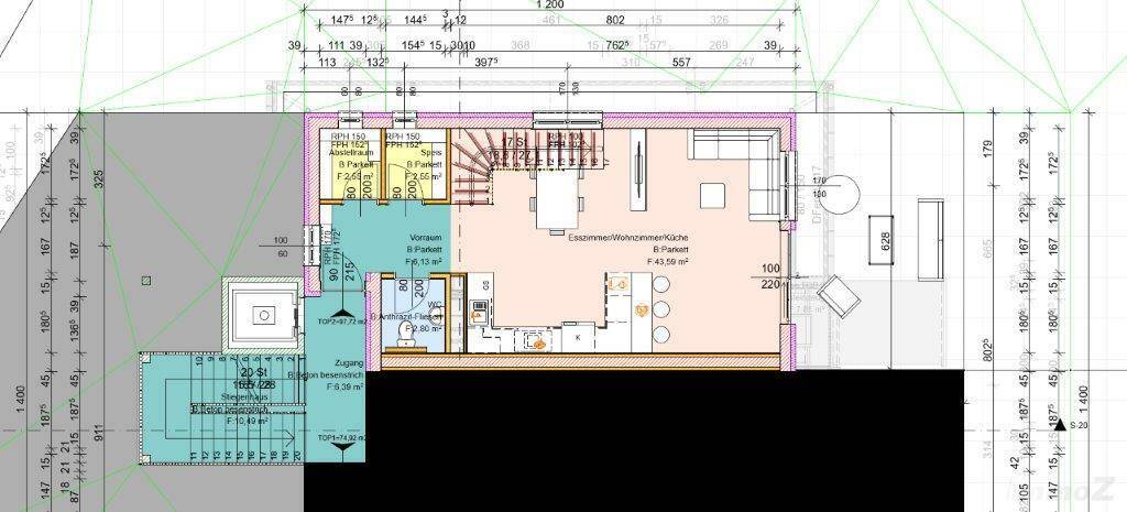 Grundrissplan eines Geschosses mit offenem Wohn-Essbereich, integrierter Küche und Treppenhaus.