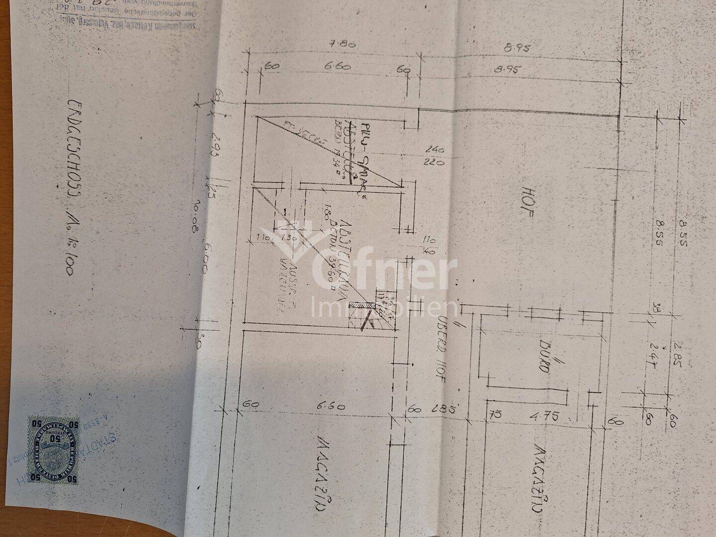 Grundrissplan des Erdgeschosses mit Hofbereich und Magazinräumen.