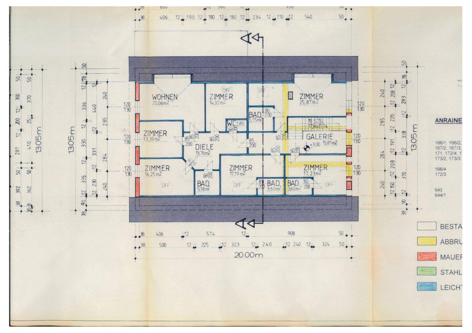 Grundriss des Obergeschosses mit mehreren Zimmern und Bädern.