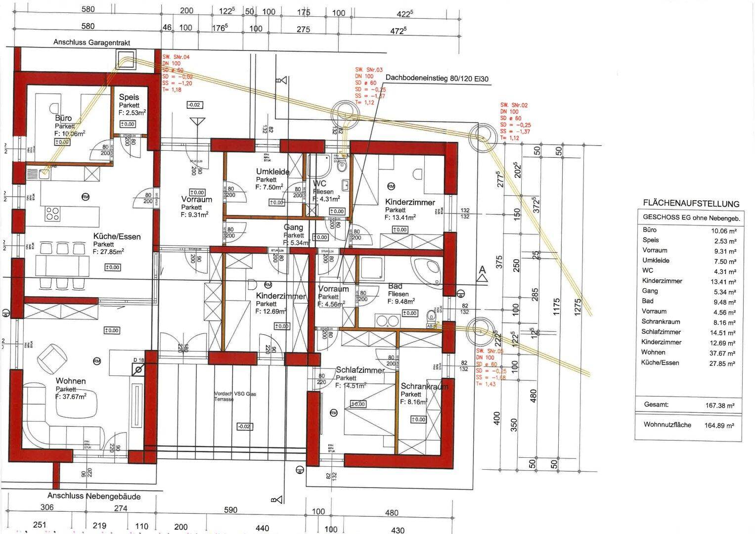 Detaillierter Grundriss des Erdgeschosses mit Wohnzimmer, Küche, Schlafzimmern und Bädern.
