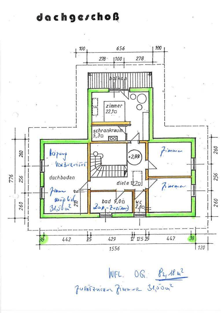 Grundriss des Dachgeschosses mit Schlafzimmern, Bad, Schrankraum und Dachschrägen.