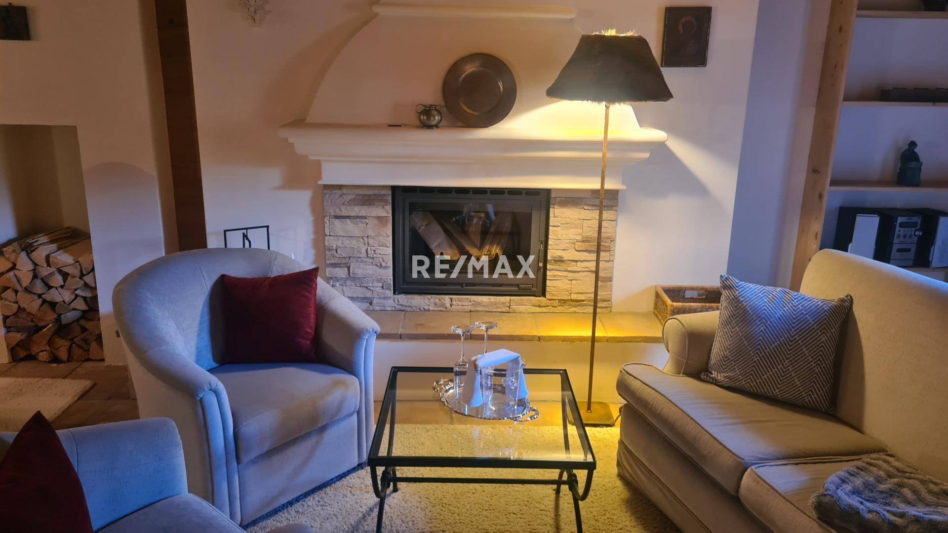 8. Appartement Wohnzimmer mit Ofen