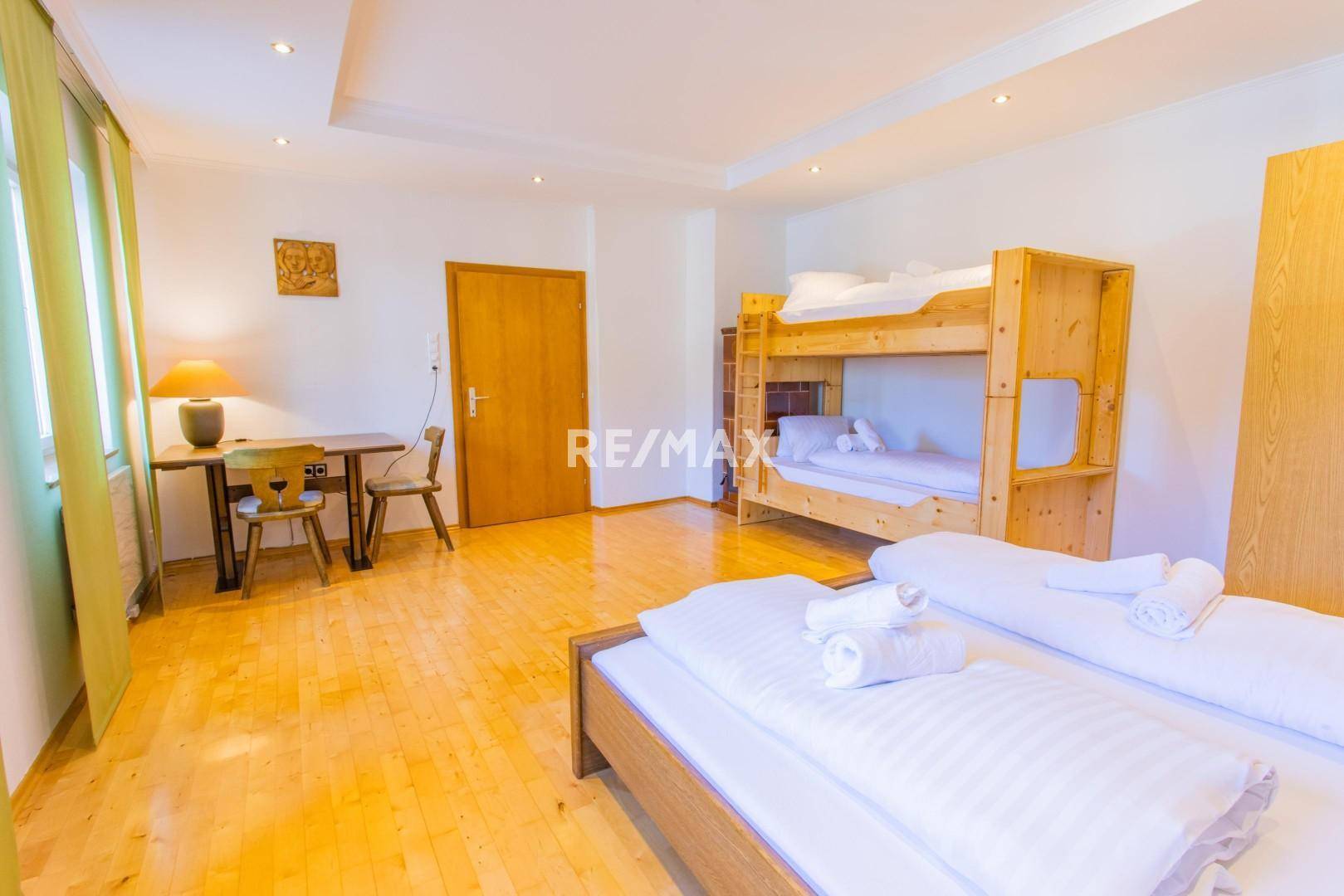 Zimmer OG mit Doppelbett + Stockbett