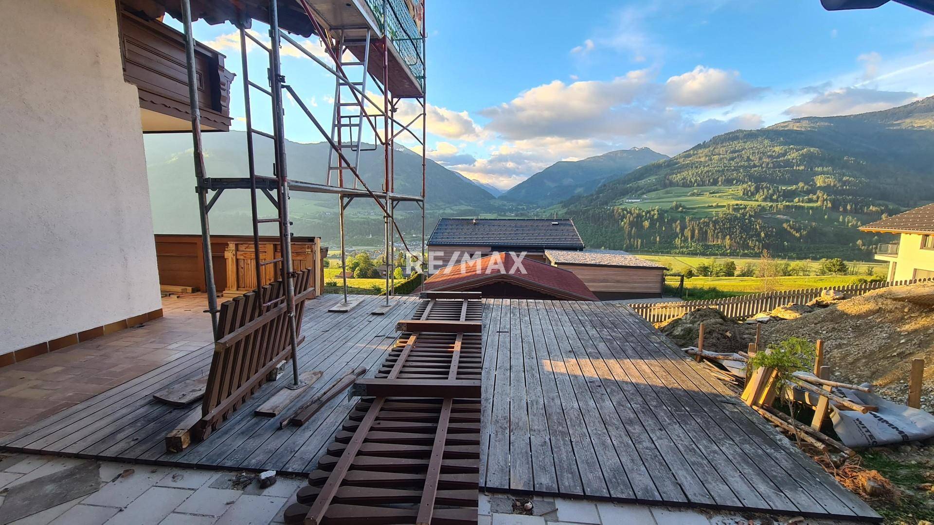 die Terrasse der Maisonettenwohnung