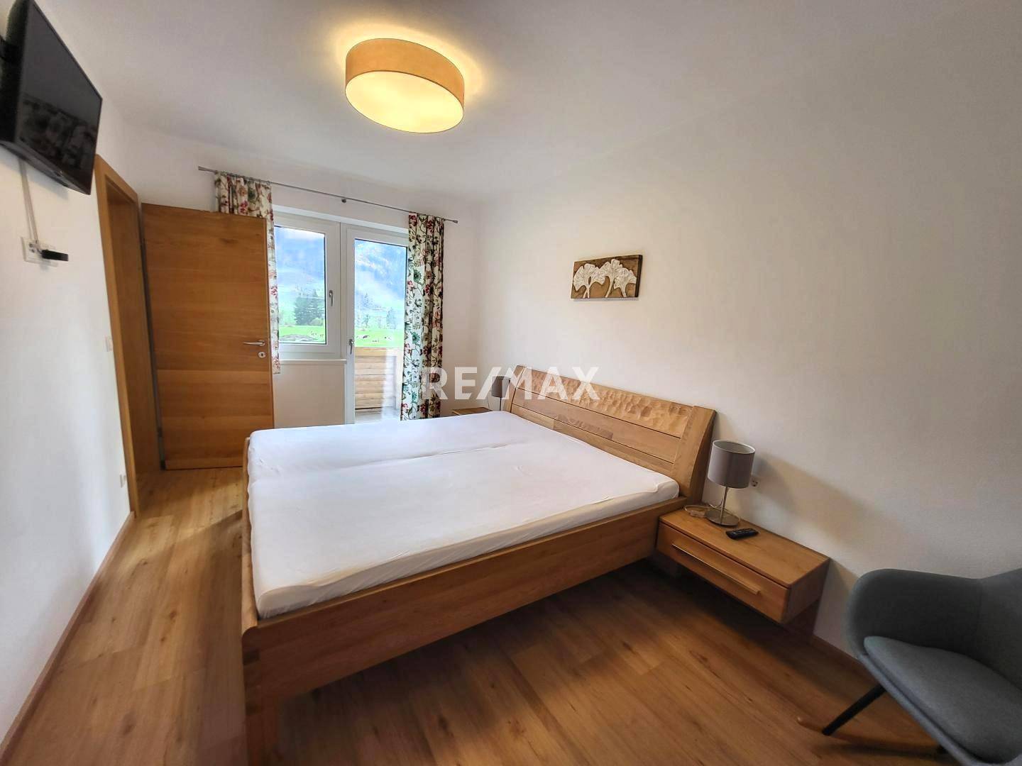 Schlafzimmer mit Ausgang Südbalkon