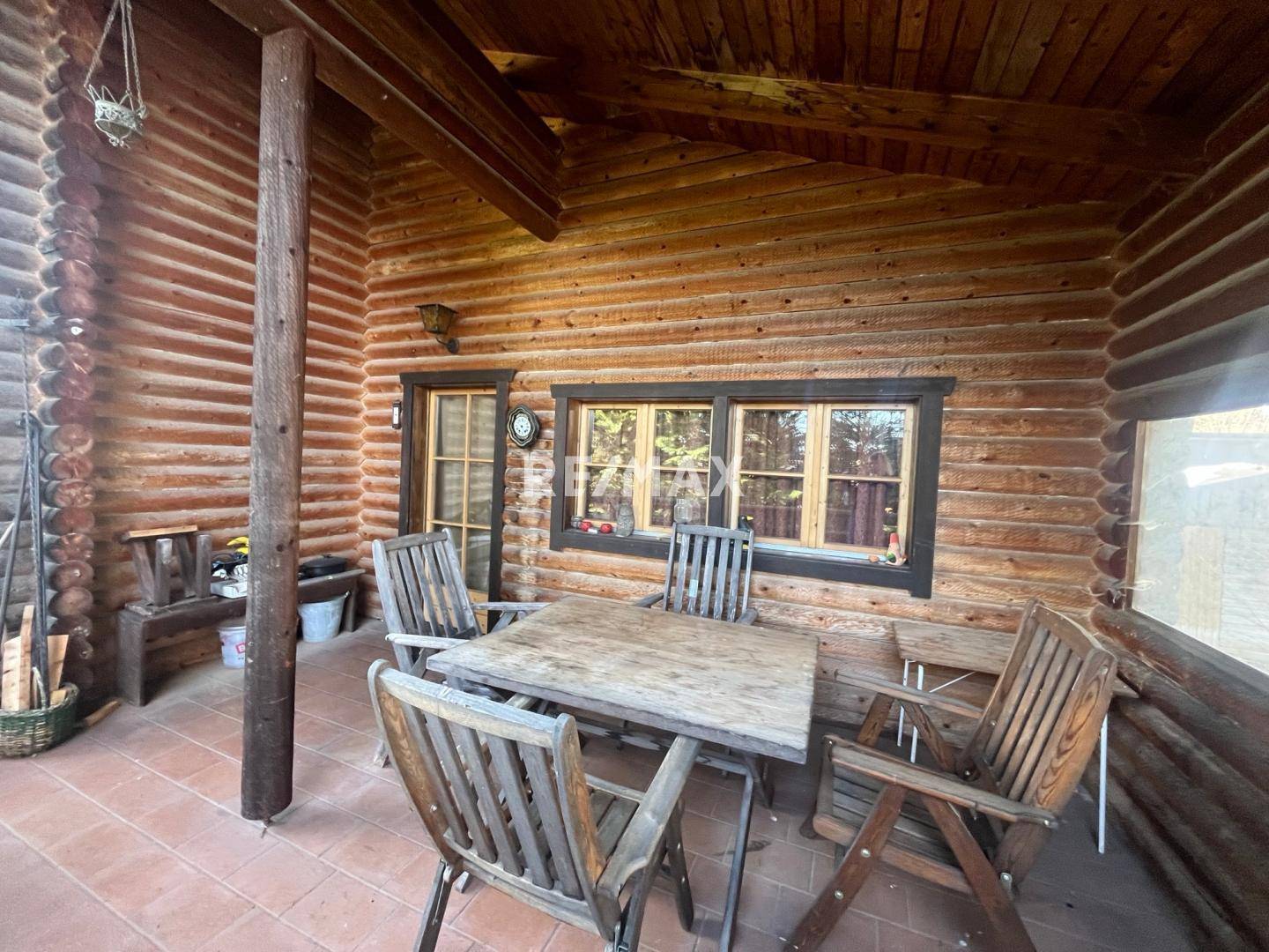 Sitzecke am Balkon im Erdgeschoss