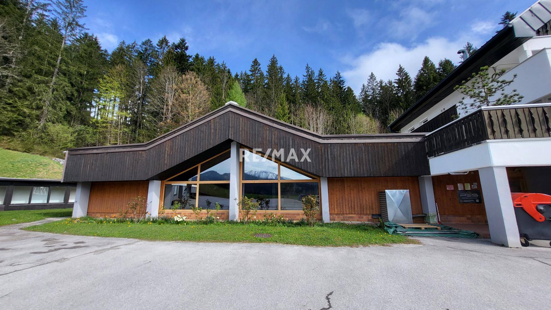 Das Hallenbad von aussen
