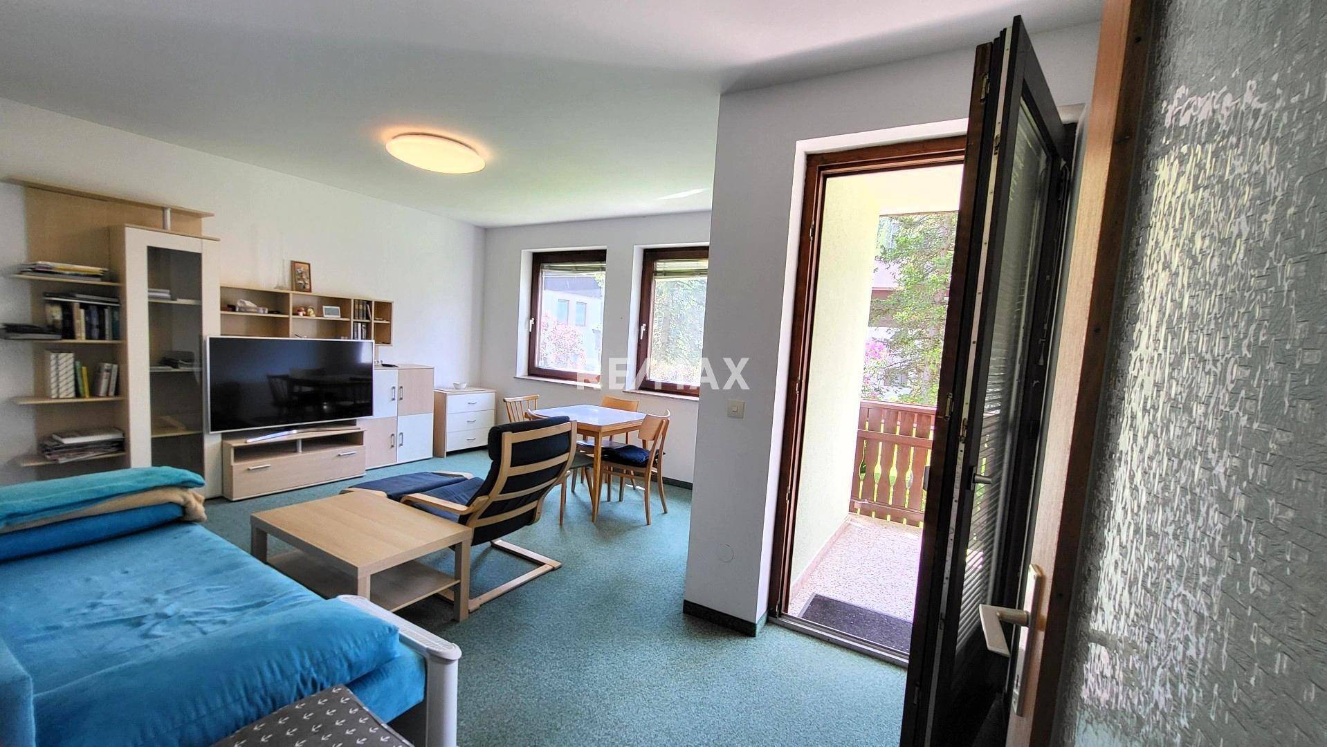 Wohnzimmer + Ausgang Loggia Süd