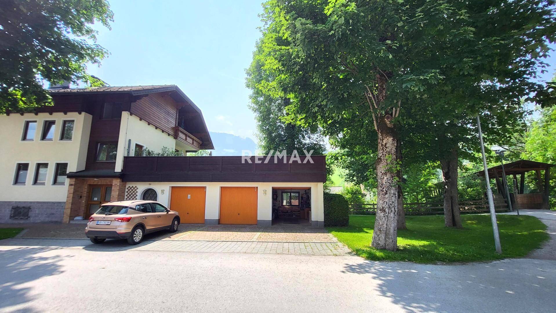 Garage + Aussenstellplatz