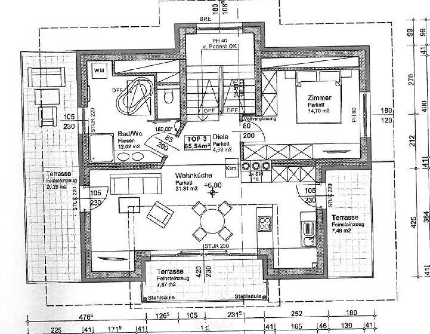 Grundriss der Dachgeschosswohnung mit großzügigen Terrassen und offenem Wohnbereich.