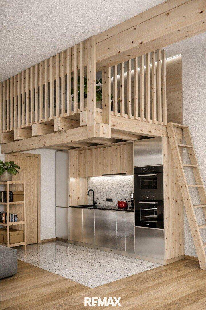 Helle Küche mit Holzschränken und Edelstahlgeräten, darunter ein Schlaf-Loft.