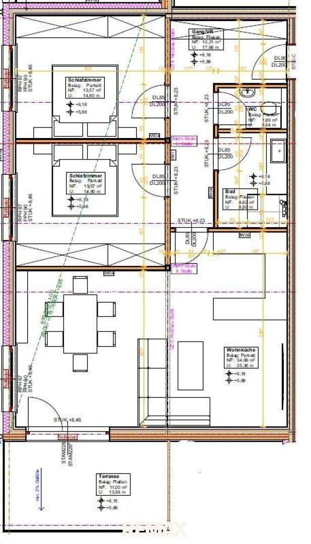 Detaillierter Grundriss einer Wohnung mit zwei Schlafzimmern, offenem Wohnbereich und Terrasse.