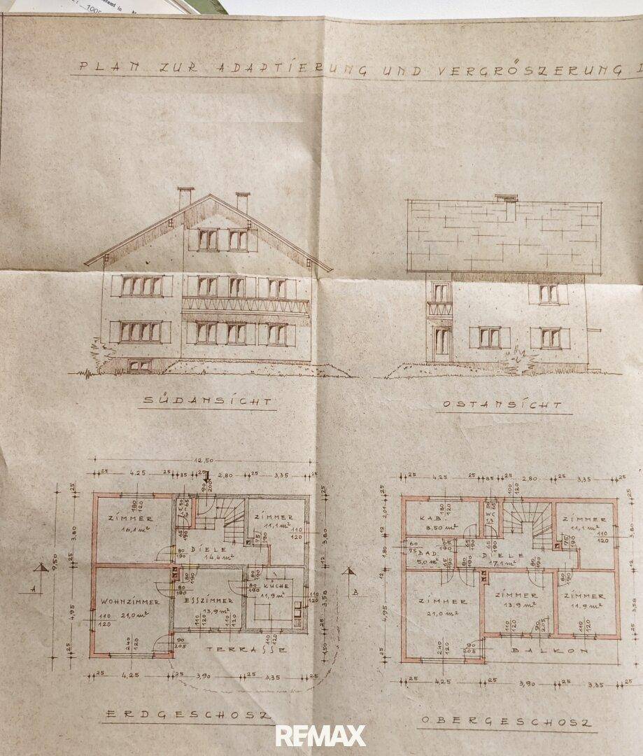 Detaillierter Grundriss des Erdgeschosses und Obergeschosses mit Terrasse und Balkon.