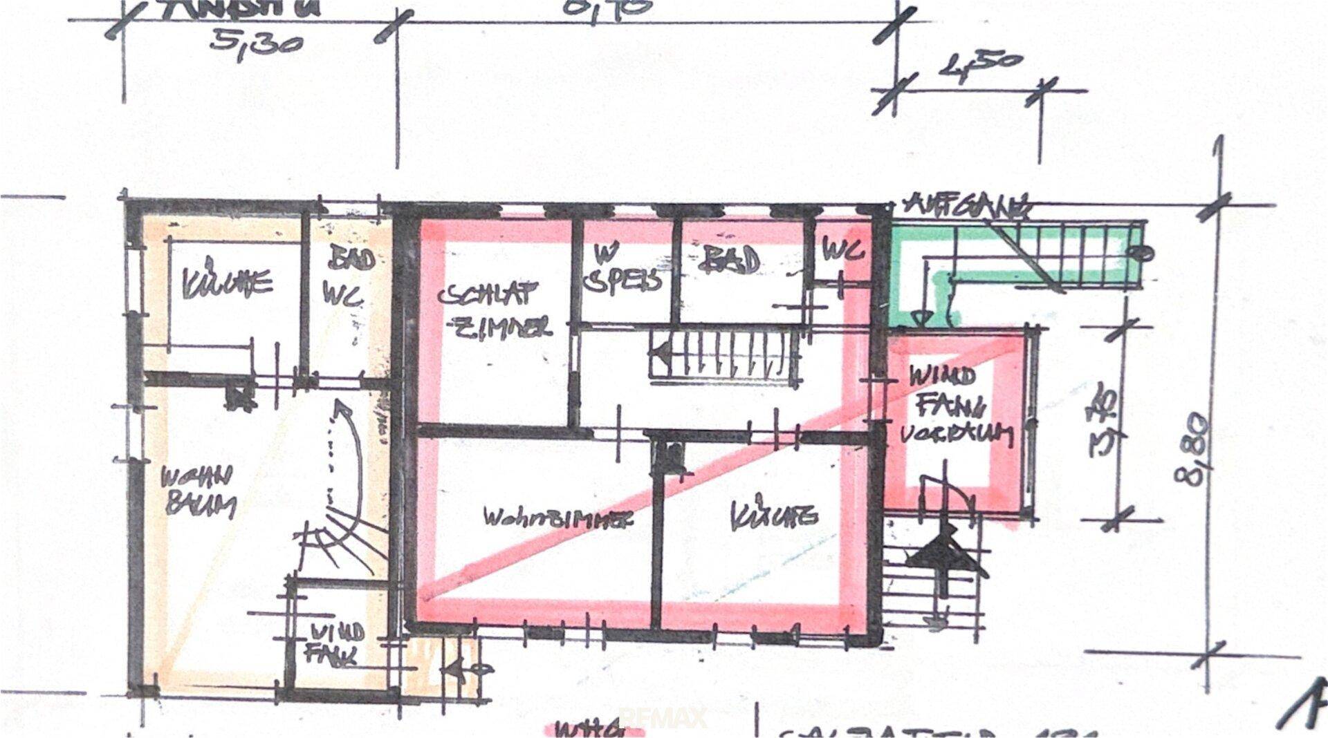 Handgezeichneter Grundriss des Erdgeschosses mit Wohnzimmer, Küche und Bädern.
