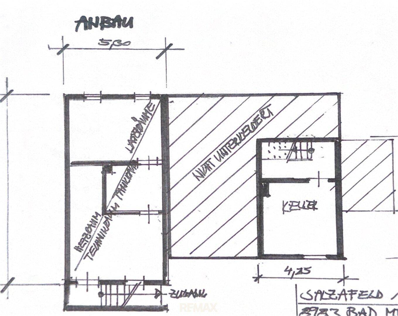 Handgezeichneter Grundriss eines Anbaus mit Keller und Lagerraum.