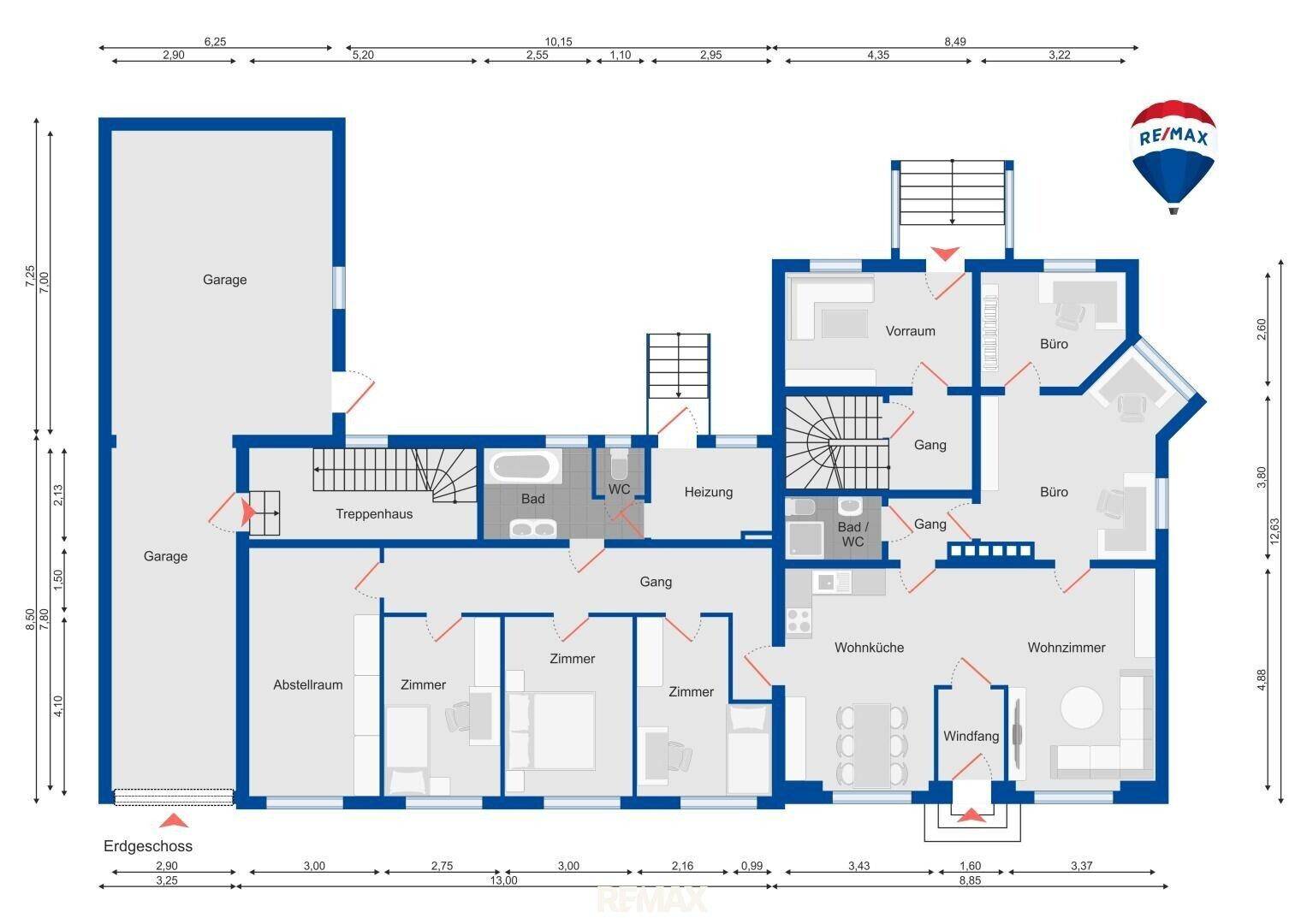 Grundriss des Erdgeschosses mit Garage, Wohnküche und mehreren Zimmern.