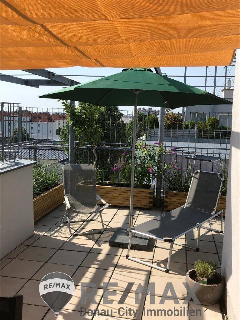 16. Terrasse mit Sonnensegel