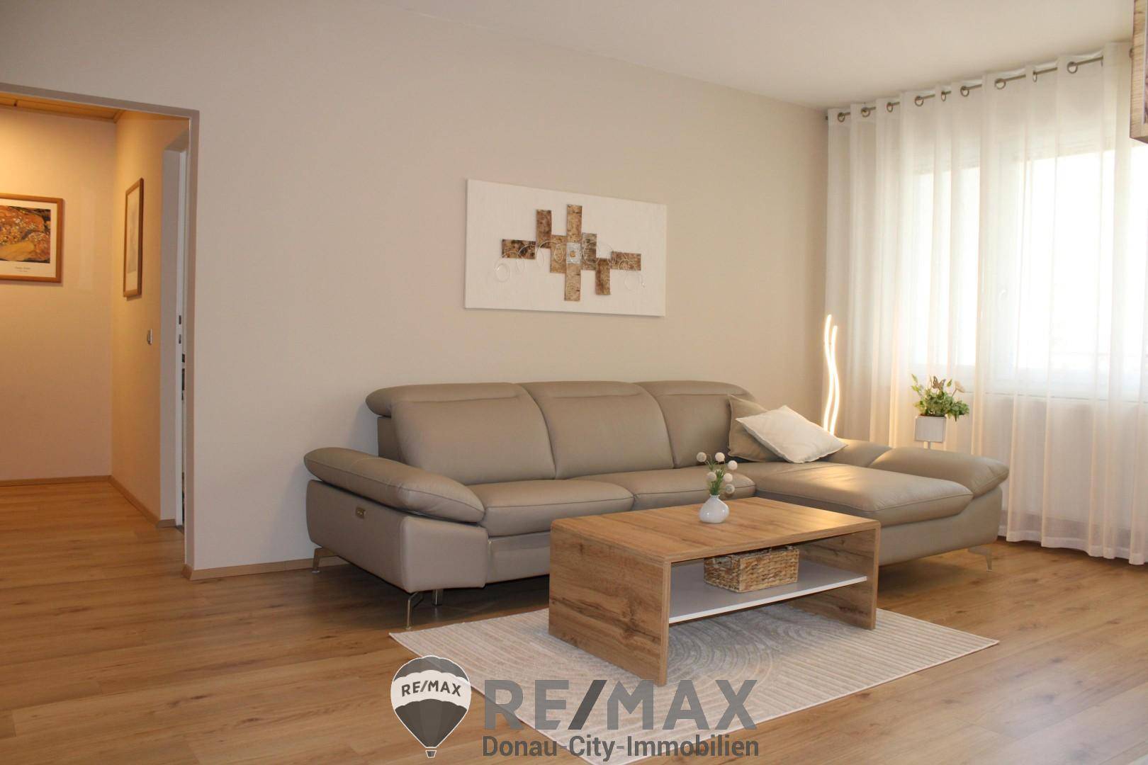 2_Wohnzimmer_1_2