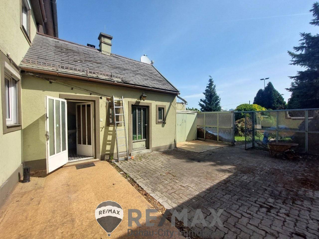 2 Haus mit Innenhof 1210