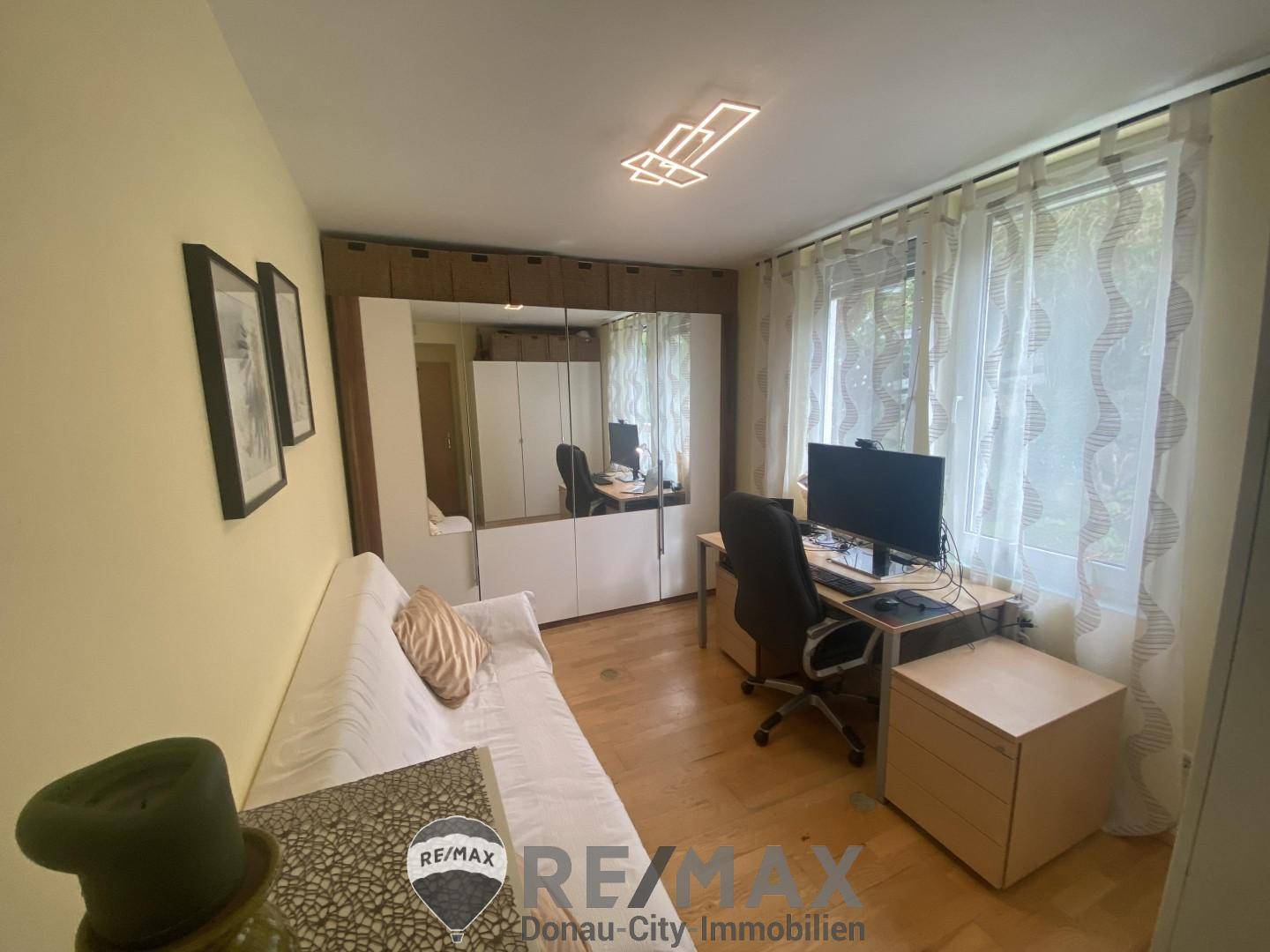 12 Arbeitszimmer