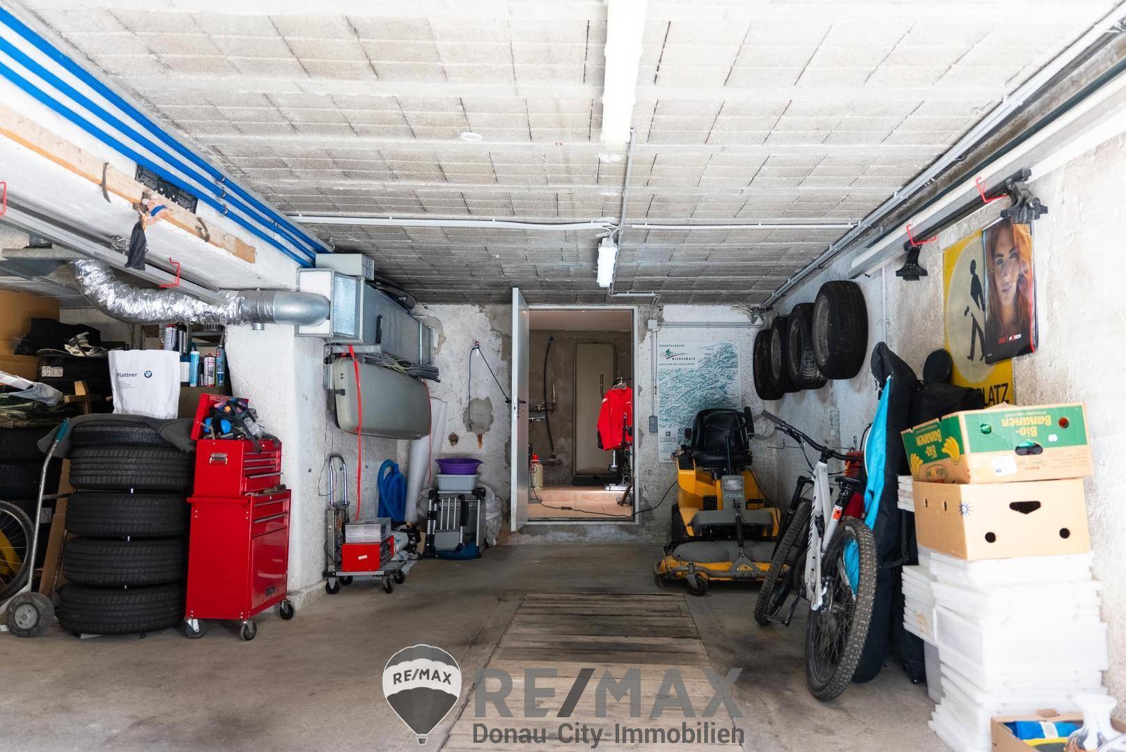 43 Garage