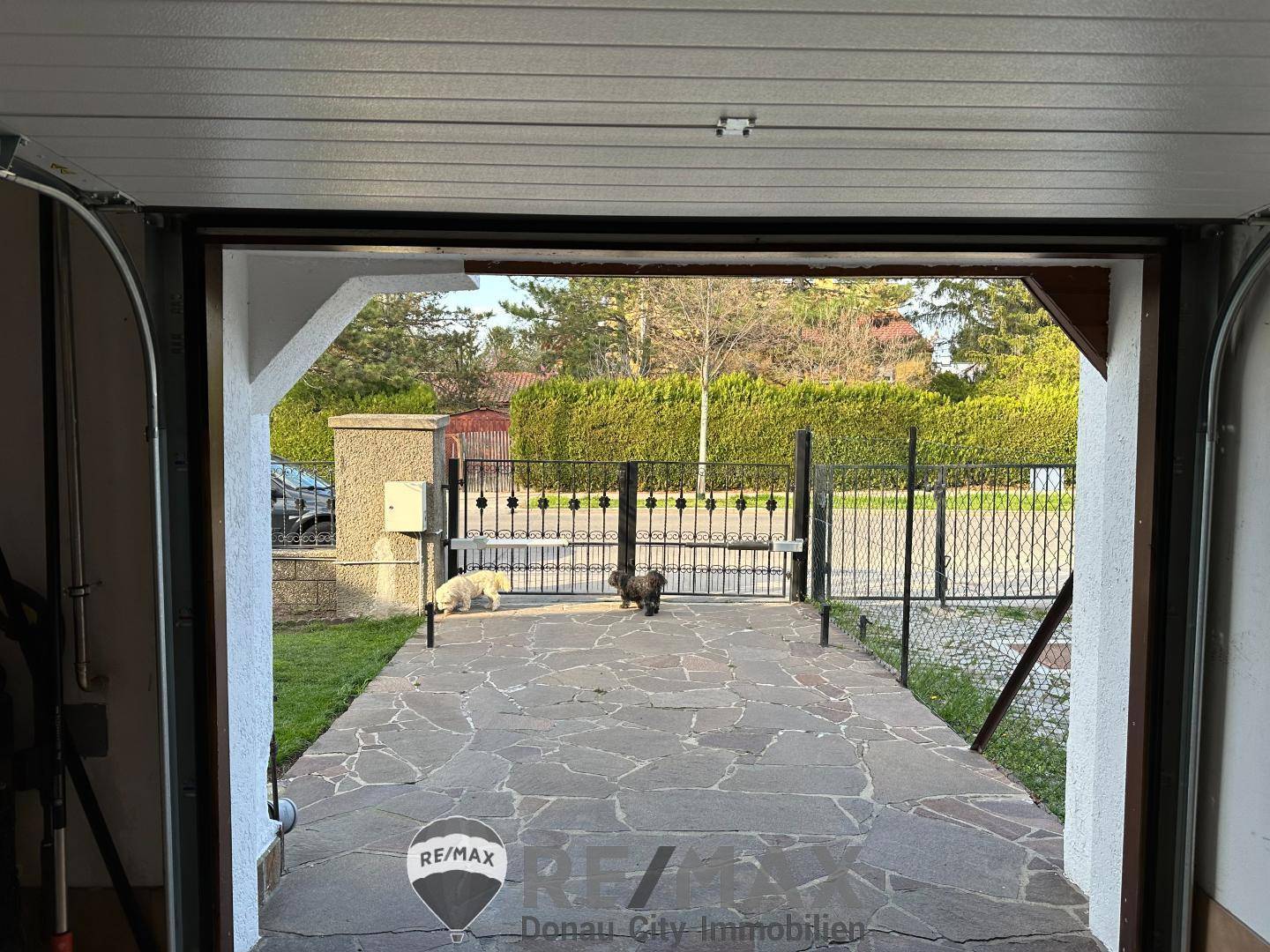 Garage 2