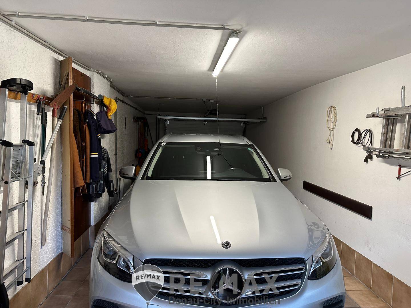 Garage 1