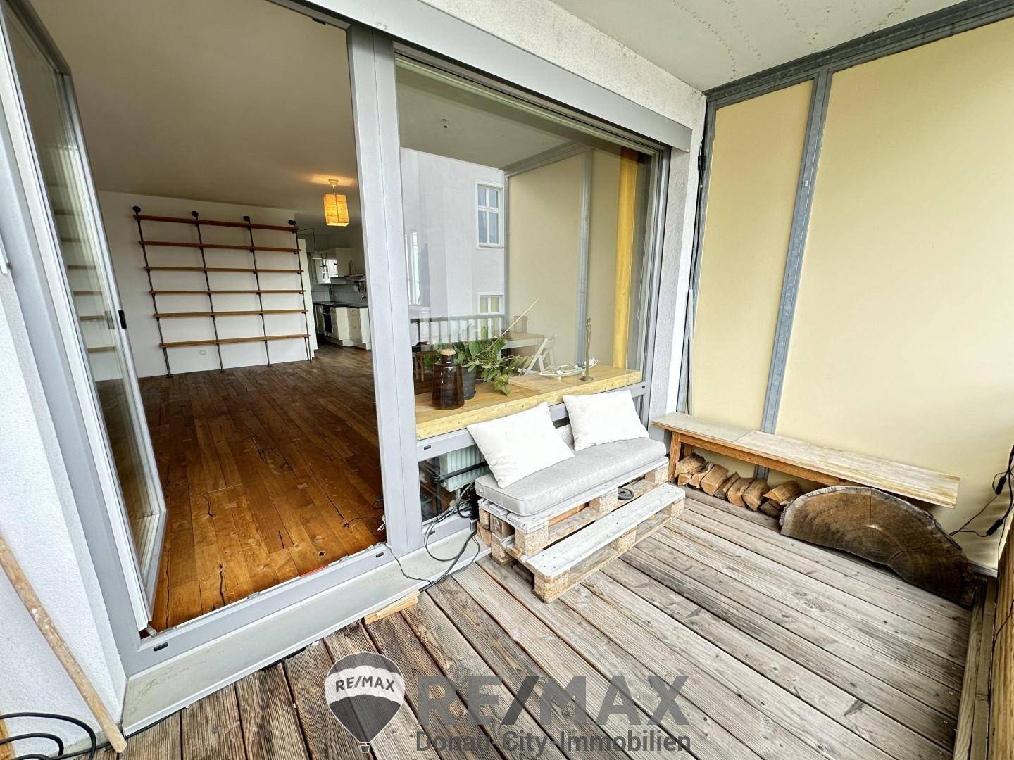 12 Loggia