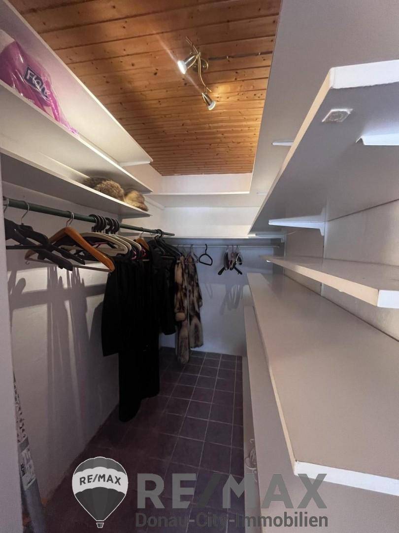 18 Begehbarer Schrank
