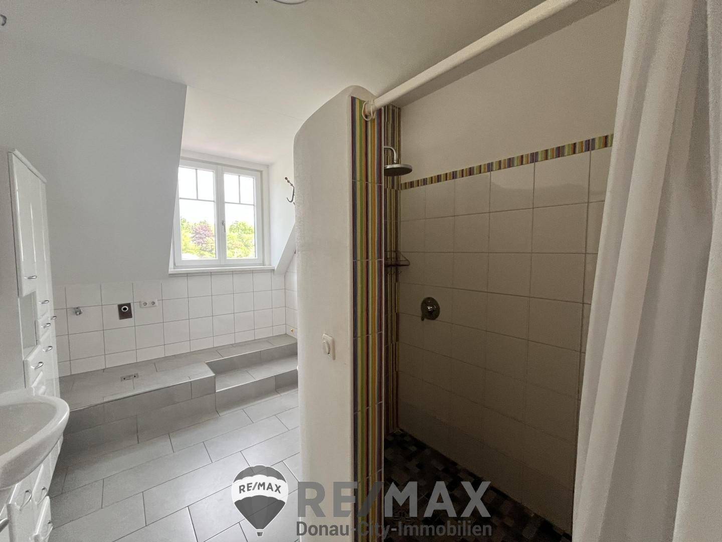 Bad mit Walk-in-Dusche Wohneinheit 3